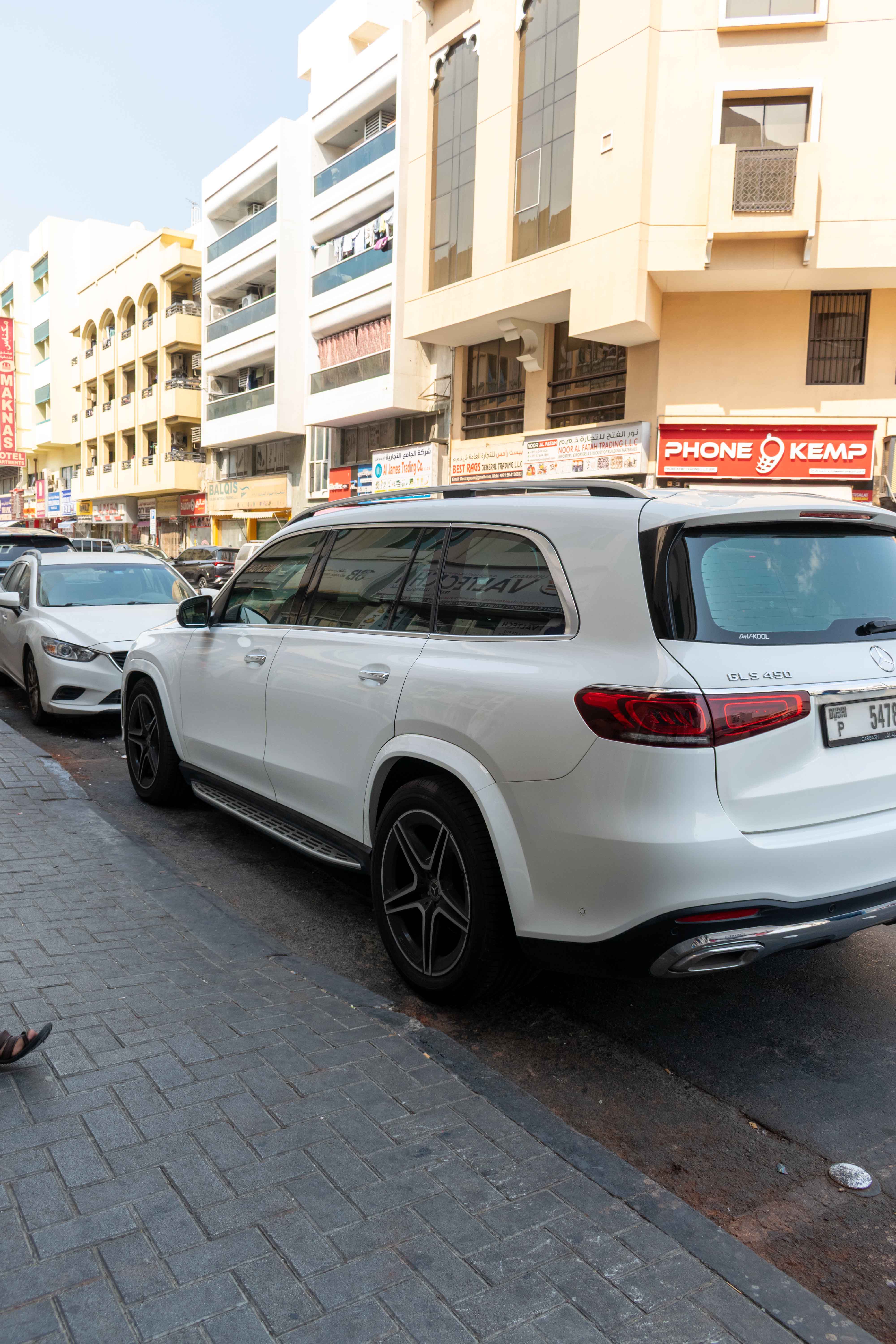 White Mercedes Benz GLS 450 4MATIC 2021